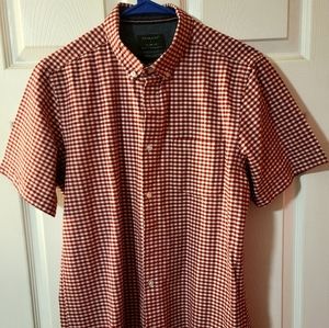 Large slim fit 100 % T shirt.